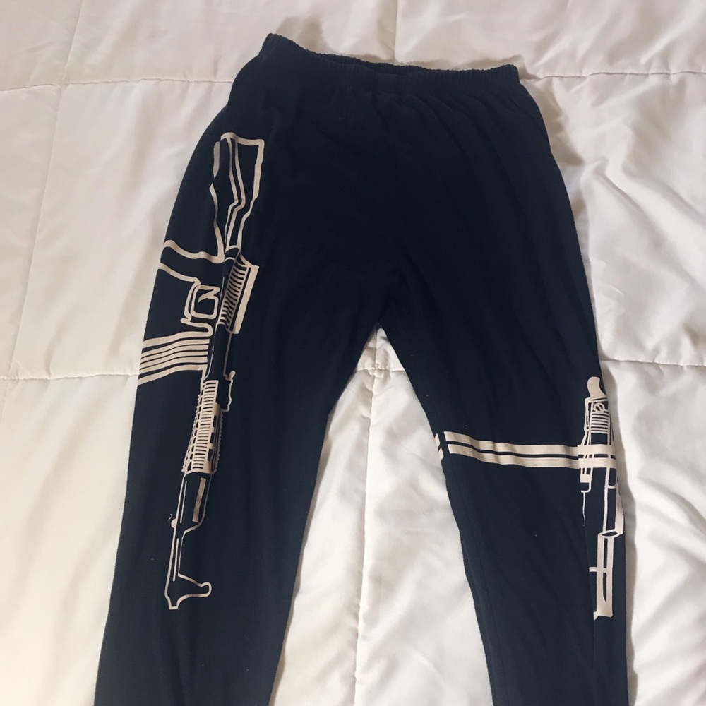 Gun design leggings